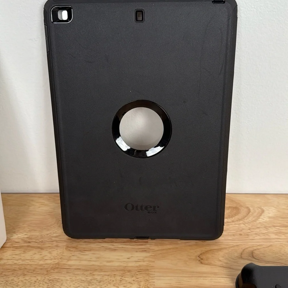 NEW OtterBox Black defender series Tablet Case with Adjustable Stand